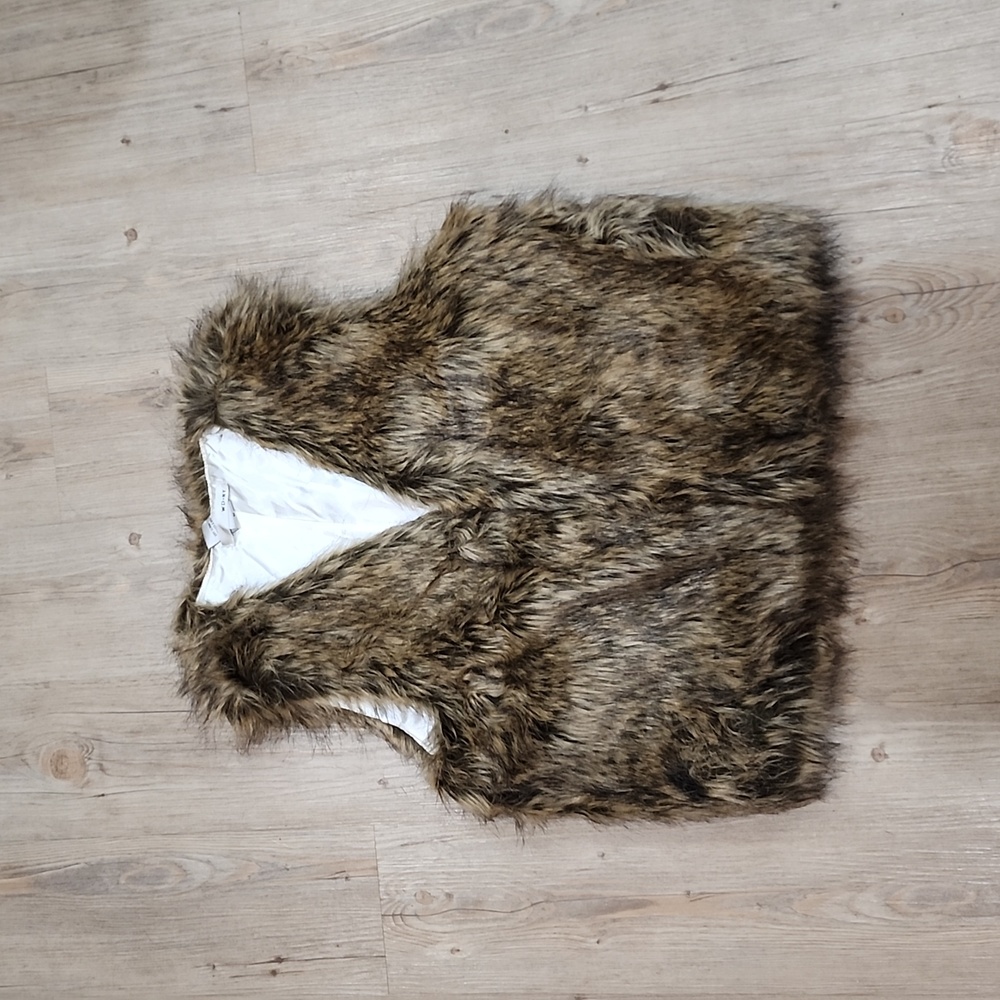 Faux Fur Vest. Size M.‎